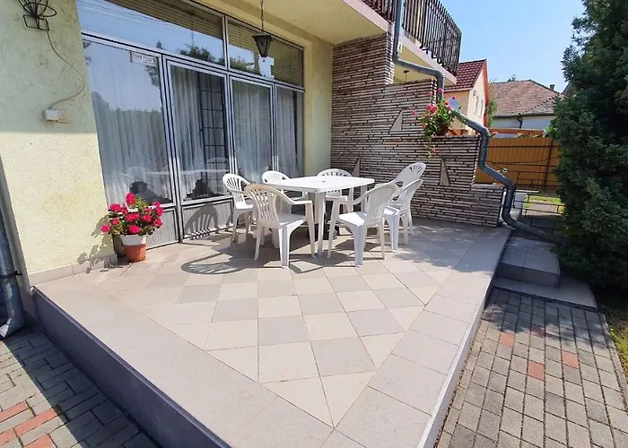 In - Balaton 19629 בית נופש שיופוק